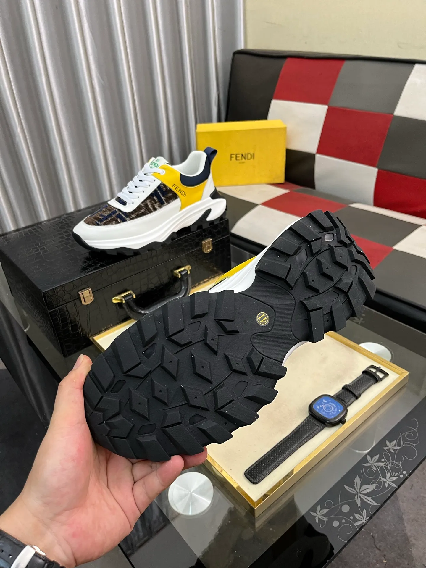 Men's Men's Shoes💰458⌚️⌚️[FENDI] Fendi's classic and comfortable men's, this complex sneaker is made of soft calfskin➕genuine leather lining➕original ultra-light rubber material with rough outsole. This unique light style is suitable for the casual and refined sensibility of this season. It is comfortable and natural on the feet. It is an everyday style for casual travel in autumn and winter! 38−443️⃣colors available